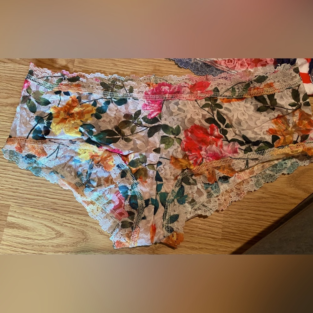 Hanky Panky size largeNWOT Sheer